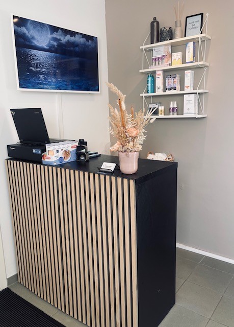 HOS MIG ER DU I TRYGGE H�NDER